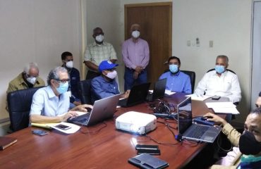 1. El director ejecutivo del INDRHI, Olmedo Caba; el administrador de EGEHID, Rafael Salazar, y representantes del COE, Ministerio de Defensa, ONAMET, CAASD e INAPA, participaron en la reunión del COPRE realizada el pasado sábado.