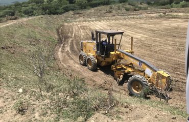 Foto 3. Maquinarias Trabajan En Limpieza De Reservorios. (1)
