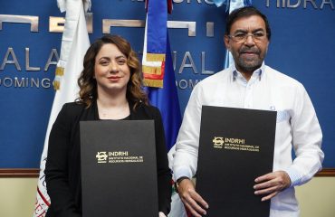 Foto 1. Directivos De Ambas Entidades Durante La Firma
