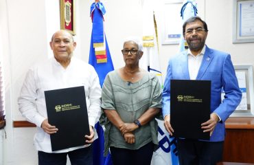 En El Encuentro Estuvo Presente La Periodista Altagracia Salazar, Oriunda De Nizao (1)
