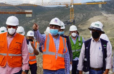 Foto 1. Olmedo Caba Romano, Director Ejecutivo Del INDRHI Durante Inspección De Avances Presa De Montegrande.
