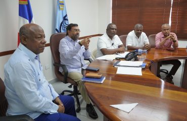 Foto 1. Olmedo Caba DelINDRHI Junto A Guillermo García, Director Del IAD Y Eliferbo Herasme De UTEPDA.